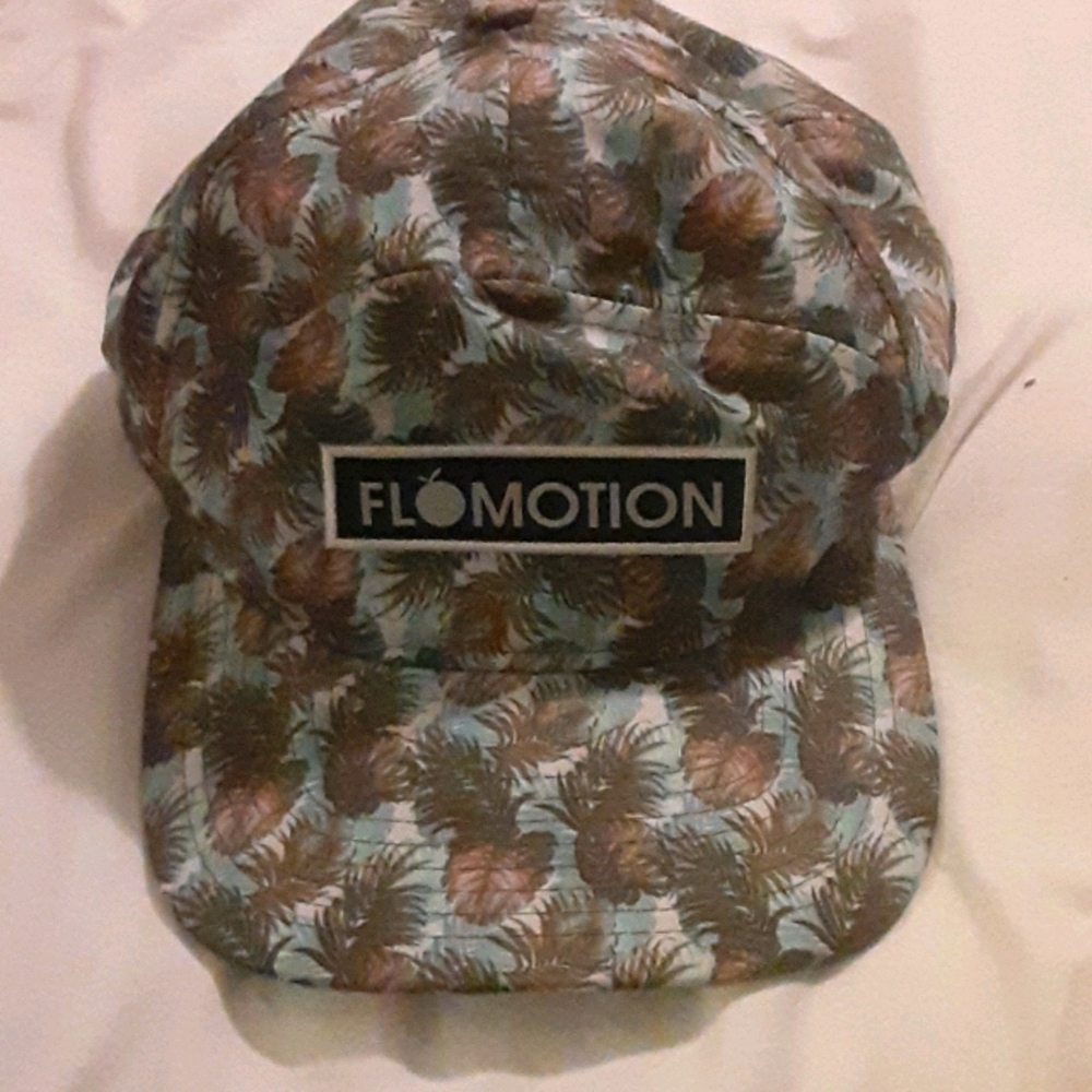 Flomotion snap back hat